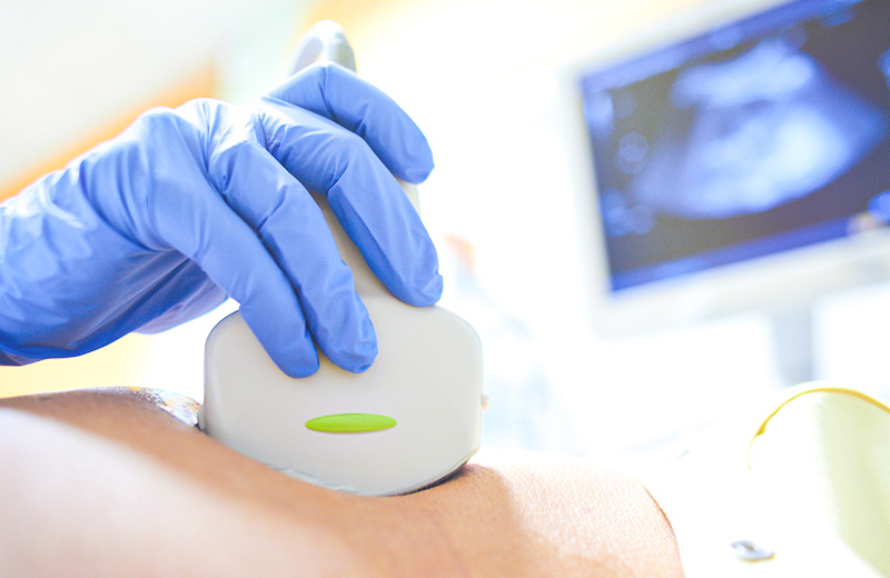 肝臓内科専門医によるエコー検査やレントゲンAIシステムなど様々な検査